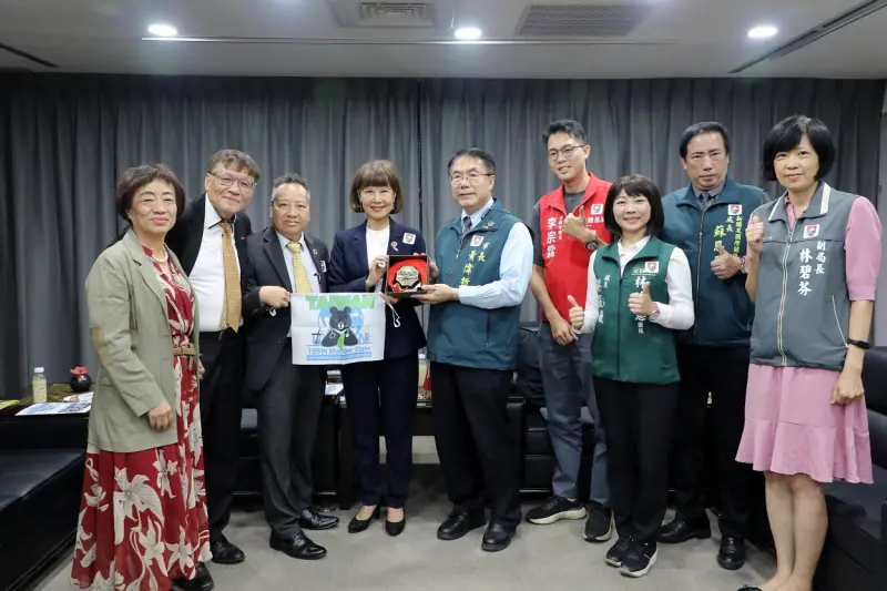 ▲瑞士台商會會長謝瑾於今天率該會成員拜會台南市長黃偉哲雙方就聲援台灣參與世界衛生大會(WHA)、台瑞國際合作等議題進行討論。(圖／南市府提供)