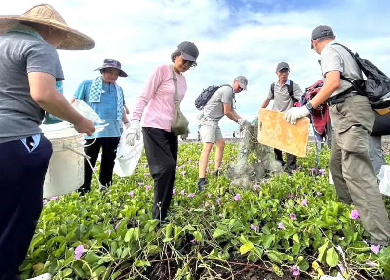 ▲經濟部產業園區管理局高屏分局屏南產業園區服務中心舉辦淨灘活動。(圖／產業園區管理局高屏分局提供)