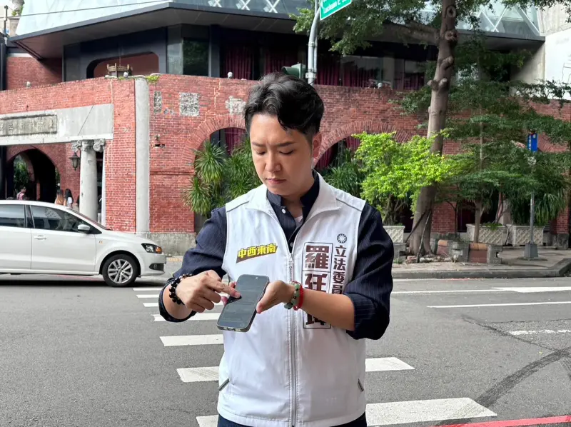 ▲羅廷瑋昨投下棄權票,被藍白罵翻。(圖/翻攝羅廷瑋臉書,2024.09.25)
