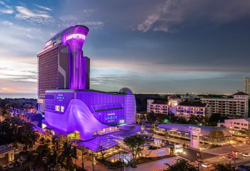 可樂旅遊規劃到泰國過年,可入住入住太空主題飯店「Grande Centre Point Space Pattaya」。(圖/Grande Centre Point Space Pattaya) ▲可樂旅遊規劃到泰國過年,可入住入住太空主題飯店「Grande Centre Point Space Pattaya」。(圖/Grande Centre Point Space Pattaya提供)