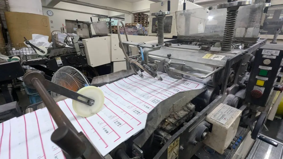 ▲中選會當年視察「罷免公報」印製情形。（圖／資料照片）