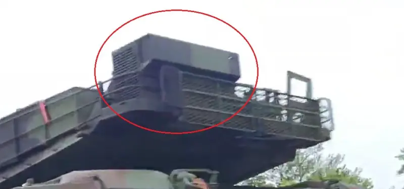 ▲陸軍採購M1A2T戰車砲塔後方裝有輔助冷卻與電源系統(ACPS)。(圖/翻攝自Ronkainen推特)
