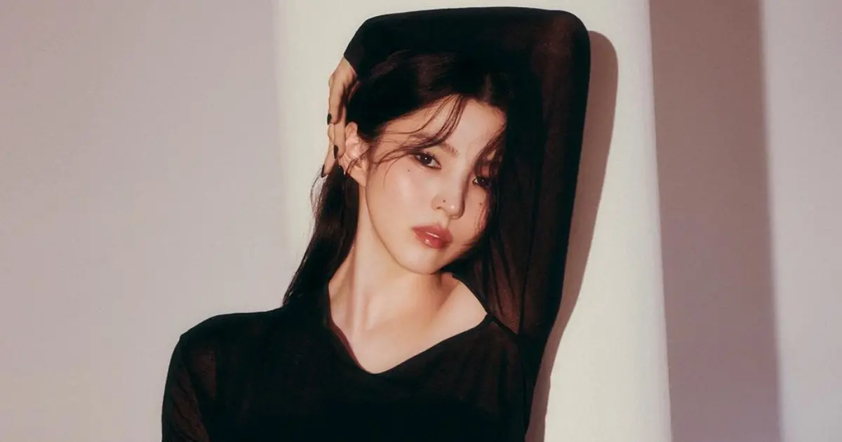 ▲南韓女星韓韶禧因電視劇《夫妻的世界》爆紅，不過自今年以來她卻屢次陷入爭議中，先是在年初傳出插足柳俊烈、李惠利的戀情，近日又因母親開設非法賭場鬧上社會版，時隔多日韓韶禧才首次公開露面，回應風波。（圖／韓韶禧IG）