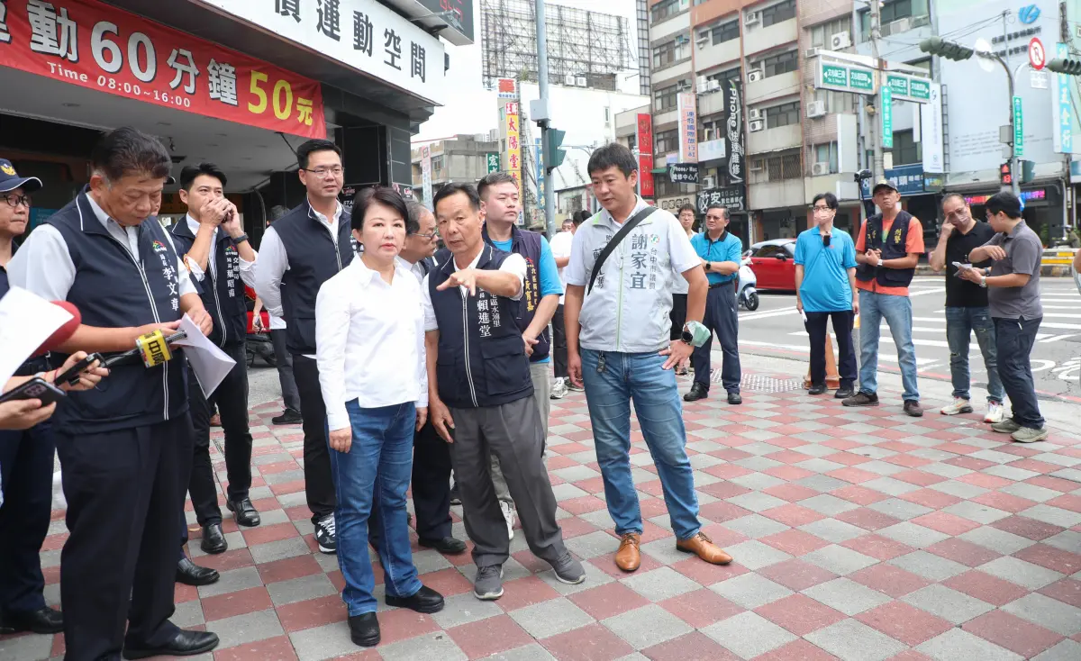▲台中市長盧秀燕到路口視察「公車大執法」執行情形。（圖／台中市政府提供，2024.09.27）