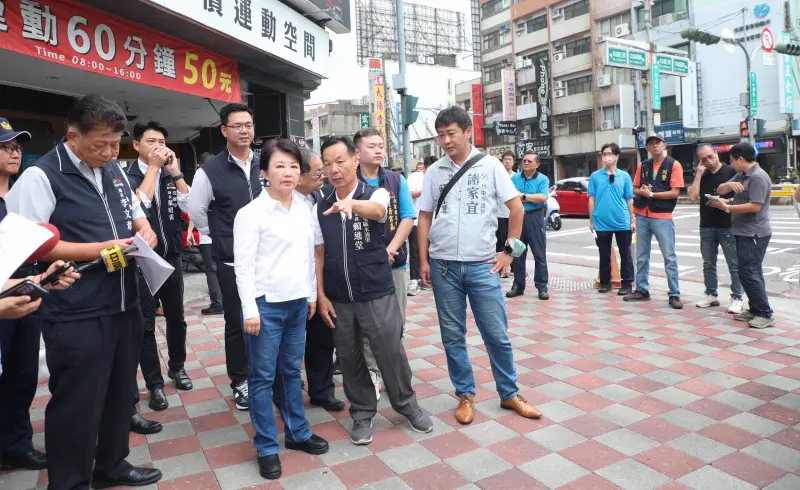 ▲台中市長盧秀燕到路口視察「公車大執法」執行情形。（圖／台中市政府提供，2024.09.27）