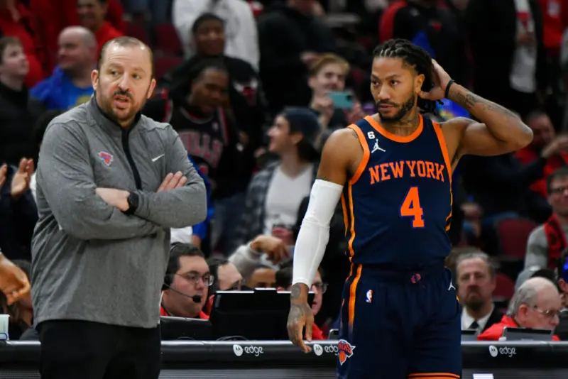 ▲現任紐約尼克主帥Tom Thibodeau（左），曾經3度和Derrick Rose（右）同隊，共事時間長達9年，在Derrick Rose宣布退休後，也透過球隊發表聲明，表達祝福。（圖／美聯社／達志影像）