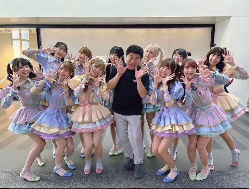 ▲AKB48 Team TP近來上胡瓜的節目，一起到東區複合式KTV體驗，胡瓜進到包廂圖興奮喊「要脫嗎？」（圖／好言娛樂提供）