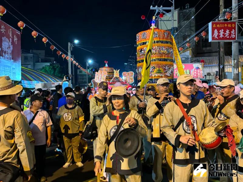 ▲台中豐原鎮媽祖天黑才扺達大甲市區，比預定時間晚了2個多小時。（圖／記者金武鳳攝，2024.9.27)