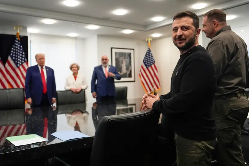 ▲美國共和黨總統候選人川普(Donald Trump)27日與烏克蘭總統澤倫斯基(Volodymyr Zelenskyy)會面。(圖/美聯社/達志影像)