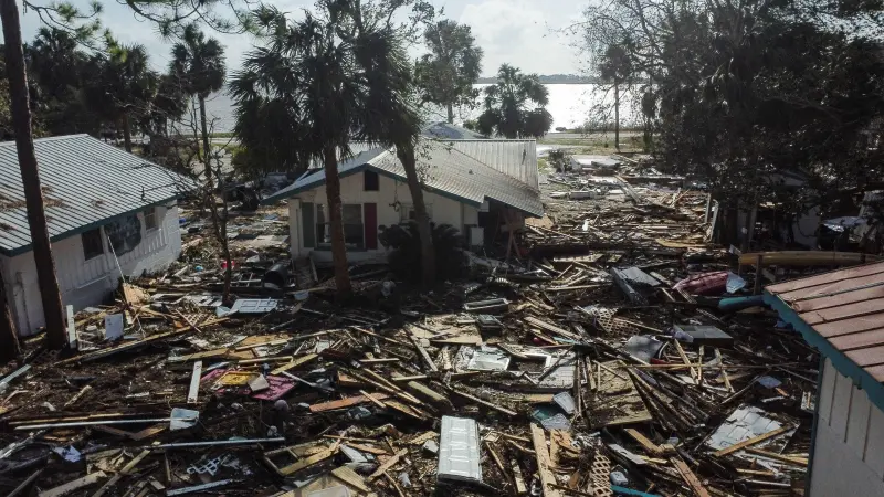 ▲颶風海倫造成美國至少45人死亡。圖為重災區之一的佛羅里達州錫達礁市，在颶風過後的慘狀。（圖／美聯社／達志影像）