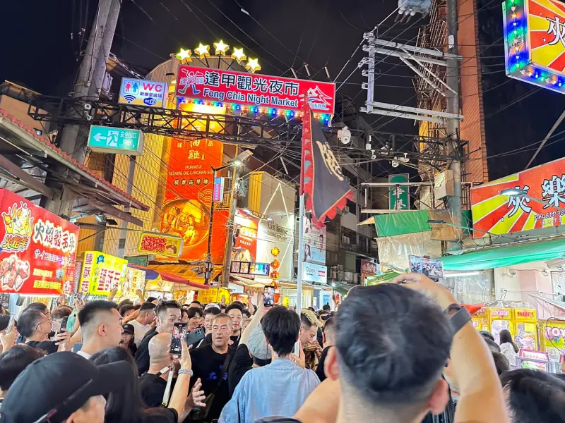 ▲F1賽車在台中，雖然逢甲夜市離活動地點最近，但在地狂推的「台中最強夜市」不是逢甲，而是位在東區的「旱溪夜市」。（圖／翻攝逢甲夜市臉書）