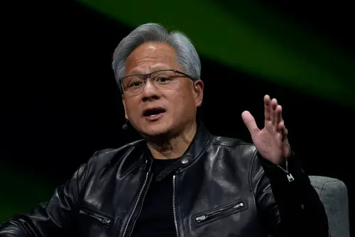 ▲輝達（Nvidia）執行長黃仁勳表示，對於迅速成長的AI數據中心所需的可再生能源來說，核電是一個不錯的選擇。資料照。（圖／美聯社／達志影像）