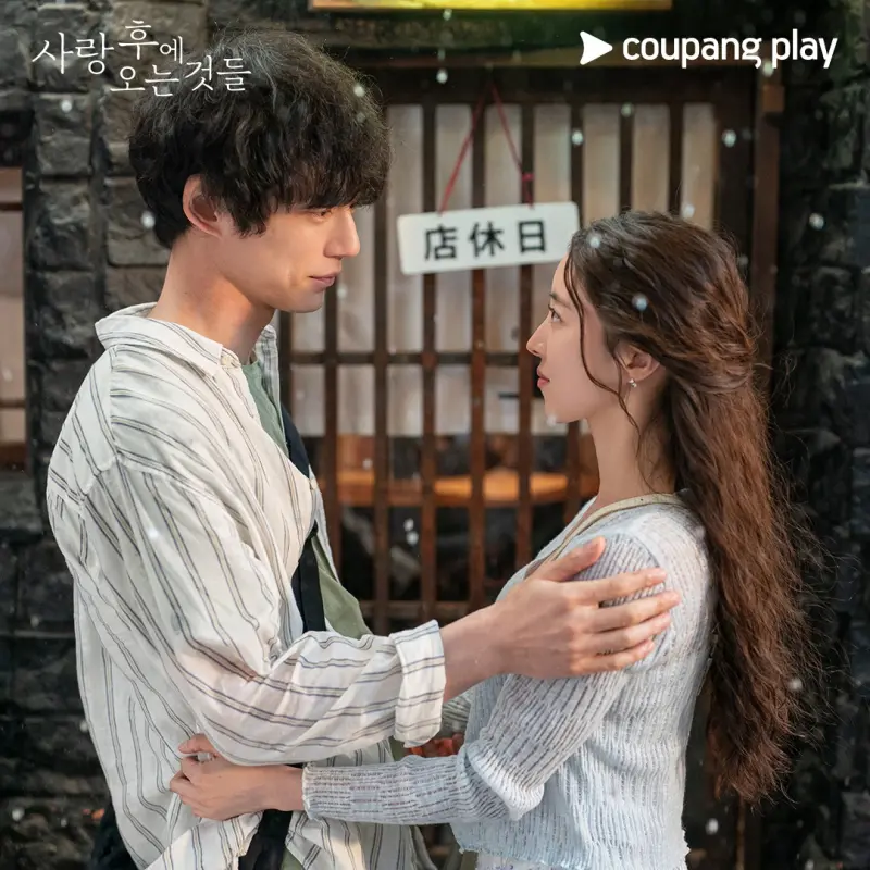 ▲劇中,坂口健太郎跟李世榮大談「命運般的愛情」。(圖/coupang play臉書)