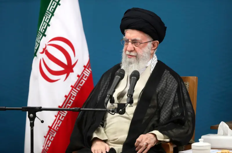 ▲以色列對伊朗展開猛轟,伊朗最高領袖哈米尼(Ayatollah Ali Khamenei)行蹤成謎。(圖/美聯社/達志影像)