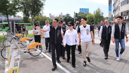 ▲立委羅廷瑋陪同台中市長盧秀燕一起視察「公車大執法」專案勤務。（圖／台中市政府提供，2024.09.29）