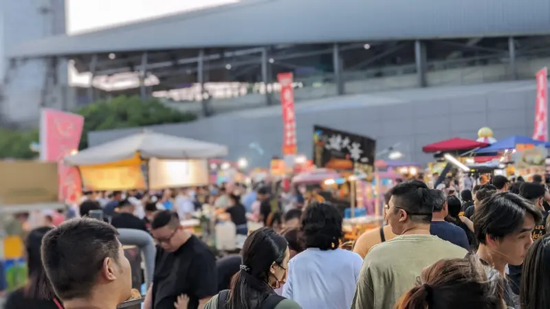 ▲位於新北市新莊新開的「思源夜市」今年6月底才開幕，卻突然宣布將從10月1日起暫停營業。（圖／翻攝新莊思源夜市臉書）