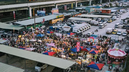 ▲新莊思源夜市雖然占地不大，但到訪人潮卻相當多。（圖／翻攝新莊思源夜市臉書）