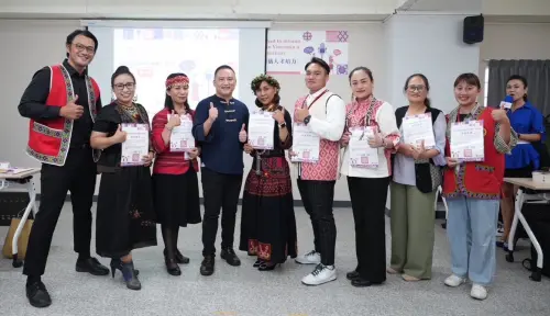 首屆原民語司儀培訓台中場落幕 古馨妤師徒制績優奪冠 ▲原住民族語言司儀人才培力,臺中場培訓課程圓滿完成並頒發結業證書。(圖/原語會提供)