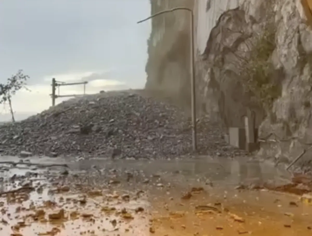 ▲台九線蘇花公路和仁至崇德路段發生土石流。（圖／翻攝記者爆料網）