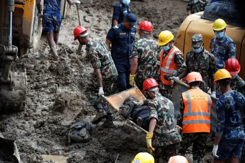 影／數千遊客滯留！尼泊爾洪災已170死　政府挨批救援落後
