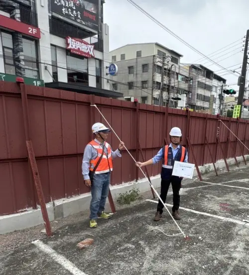 ▲高雄捷運針對岡山路竹、黃線及小港林園線等工區進行防颱整備。（圖／高市府捷運局提供）