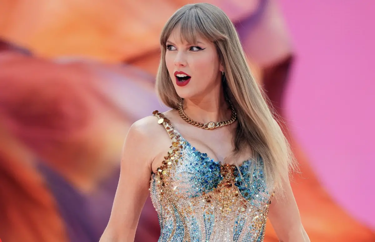 ▲泰勒絲為幫助洛杉磯野火受災戶慷慨解囊，捐款到好幾個不同的公益組織，也呼籲有心伸出援手的人們考慮捐款給些單位。其他包括女神卡卡、怪奇比莉等紅星也有計畫在月底舉辦慈善義演。（圖／美聯社／達志影像）