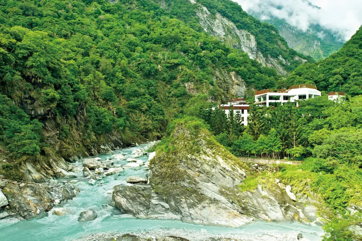 ▲山陀兒颱風來襲，之前因0403強震而停業的太魯閣晶英也確定延後重新開幕日期。全台各縣市景點也有不少因颱風兒休園或封閉，本文整理一次看。（圖／太魯閣晶英提供）