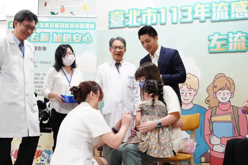 ▲台北市長蔣萬安出席台北市公費流感與新冠JN.1疫苗開打記者會。(圖/北市府提供)