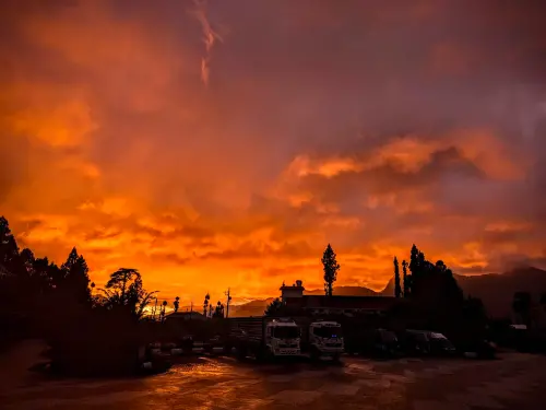 超美的啦！福壽山農場秀火燒雲　網友回敬颱風前夕陽、彩虹一次看
