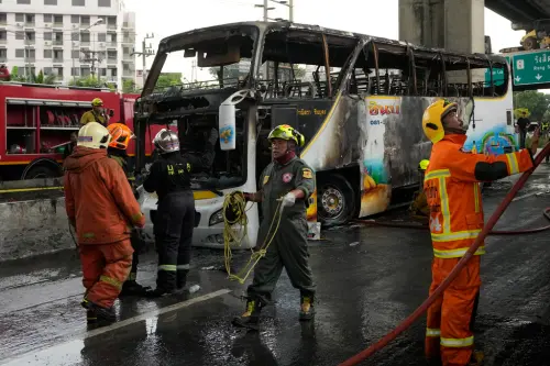 泰國曼谷驚傳校車火燒車！車上25位師生恐喪生　起火原因待查
