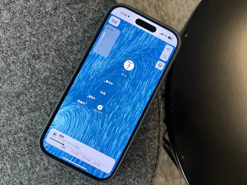 ▲iPhone內建「天氣」App，可以一次掌握12小時颱風動態。（圖／記者周淑萍攝）