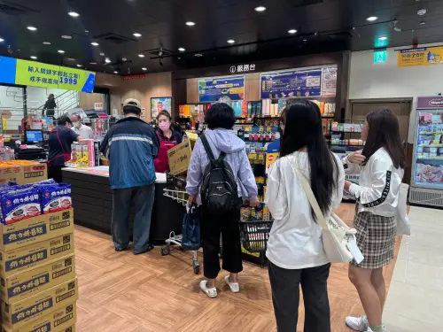 防颱搶購潮！全聯蔬菜又空整櫃　店員揭「補貨時間」：別白跑一趟
