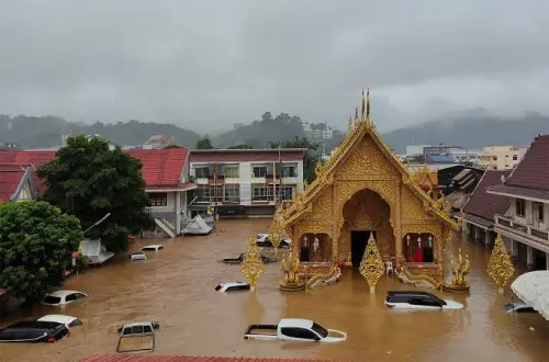 ▲泰國北方暴雨釀決堤，歷經一個多月的洪災，預估損失為450億泰銖。（圖／翻攝自X）