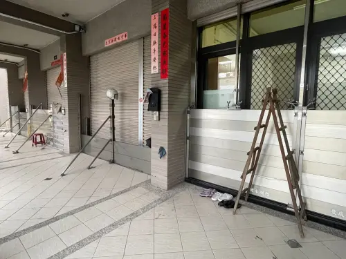 ▲防颱準備先做先贏！先前高雄仁武民眾在颱風來襲前提早將防水閘門架高。專家提醒：發布警報就該趕緊裝。圖為資料照。（圖／記者葉政勳攝）