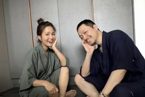 ▲吳怡霈（左）日本老公問，為什麼台灣薑母鴨店桌椅都那麼矮，坐起來不舒服。（圖／翻攝自吳怡霈臉書）