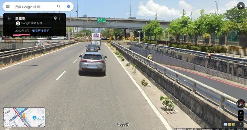 ▲「高雄林小姐」PO出Google街景照，指出榕樹2022年就已經長出水溝蓋。（圖／翻攝高雄林小姐臉書）