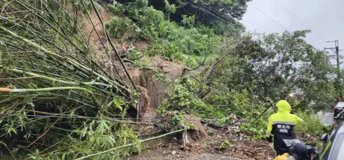 基隆瑞工隧道驚見土石流！雙向道路封閉　八堵至瑞芳鐵道淹水
