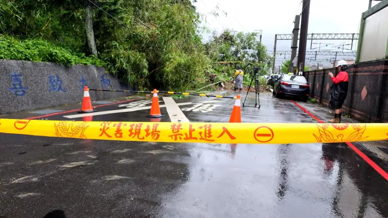 ▲今日基隆、瑞芳等處爆發土石流，農業部發布全台83條紅色警戒、414條黃色警戒。（圖／翻攝瑞芳大小事）