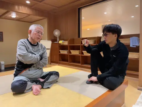 ▲鈴木敏夫(左)助攻荒川格,讓他能貼身跟拍宮崎駿,讓大眾看見宮崎駿從未曝光的私下溫暖的一面。(圖/甲上) ▲鈴木敏夫(左)助攻荒川格,讓他能貼身跟拍宮崎駿,讓大眾看見宮崎駿從未曝光的私下溫暖的一面。(圖/甲上)