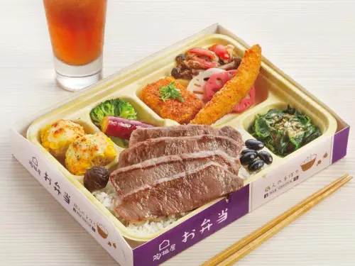 ▲「陶板屋」供應外送用戶開吃和風牛排御弁当。（圖／王品集團提供）