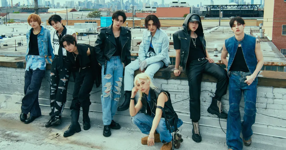 ▲有網友分享手機進水後，播放南韓男團Stray Kids 的《Miroh》後，底部的喇叭孔立刻噴出一堆水珠，讓原PO笑說「排水神曲真的不是叫假的」。（圖／記者周淑萍攝）