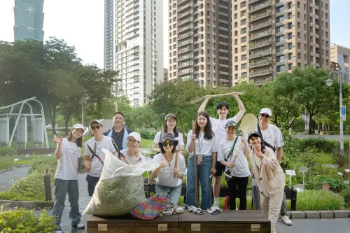 ▲萊雅集團於全球舉行「萊雅公民日」(Citizen Day)，邀請員工擔任一日企業志工，透過參與公益活動回饋社會及環境，已連續進行15年。（圖／品牌提供）