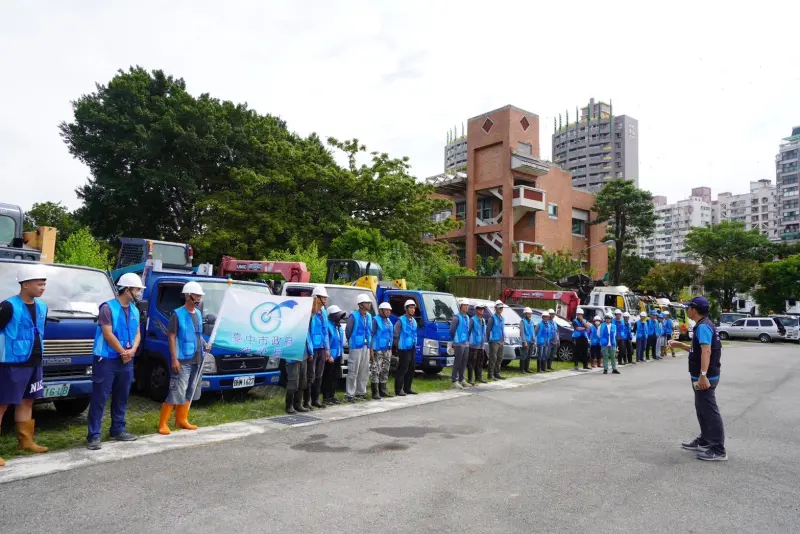 ▲台中市由建設局養工處副總工程司郭坤雄率隊馳援高雄。（圖／台中市政府提供，2024.10.04）