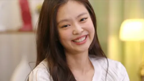 ▲Jennie雖然遊遍全球各地,但私下的她偏愛大自然,最喜歡看山景。(圖/翻攝Disney+) ▲Jennie雖然遊遍全球各地,但私下的她偏愛大自然,最喜歡看山景。(圖/翻攝Disney+)