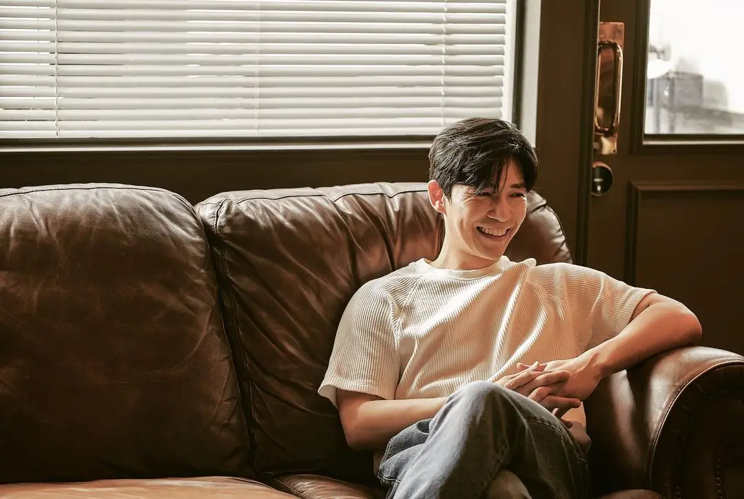 ▲南韓演員池承炫（左）在韓劇《好搭檔》中飾演「張娜拉（右）老公」，近日他突然公布自己罹患絕症的消息，讓粉絲相當錯愕。（圖／池承炫IG）