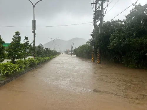 新北「萬里、金山、淡水」淹水警戒到晚上！單日雨量飆破600毫米
