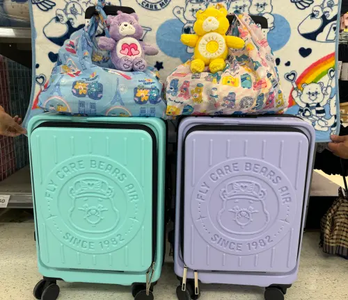 ▲Care Bears20吋行李箱出遊超實用。（圖／記者鍾怡婷攝）