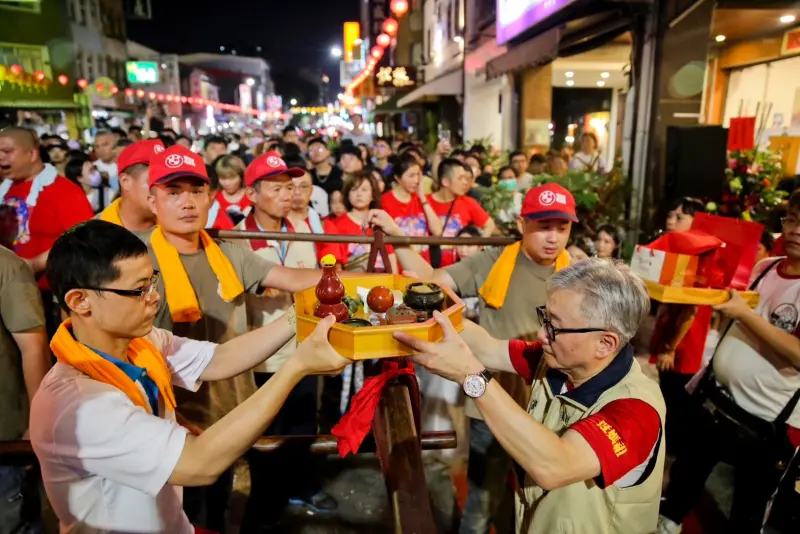 ▲「台南400甲辰年府城迎媽祖」一連兩天9月28日、29日舉行，參與民眾近萬人，活動期間到結束後一連串的巧合，讓信徒大呼不可思議，彷彿冥冥中的安排。(圖／蘇奕榮提供)