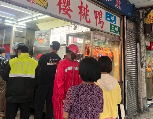 還沒12點「穿制服買便當」！消防員遭PO照公審不忍了：我們也是人
