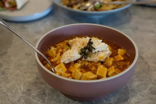 ▲麻婆豆腐蘊含香料辛香，卻無辣口嗆味。（圖／記者葉盛耀攝）